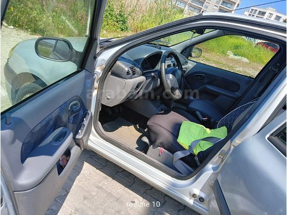 Galeriden Renault Clio 1.4 RTA 2001 Model İzmir
