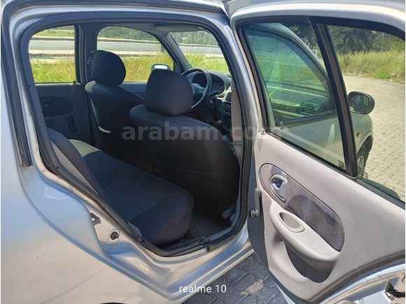 Galeriden Renault Clio 1.4 RTA 2001 Model İzmir