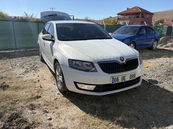 Sahibinden Skoda Octavia 1.6 TDI Optimal 2015 Model  218.000 km Beyaz
