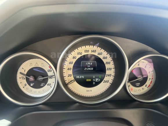 GARAJCAN DAN HATASIZ BOYASİZ CAM TAVANLI MERCEDES E180