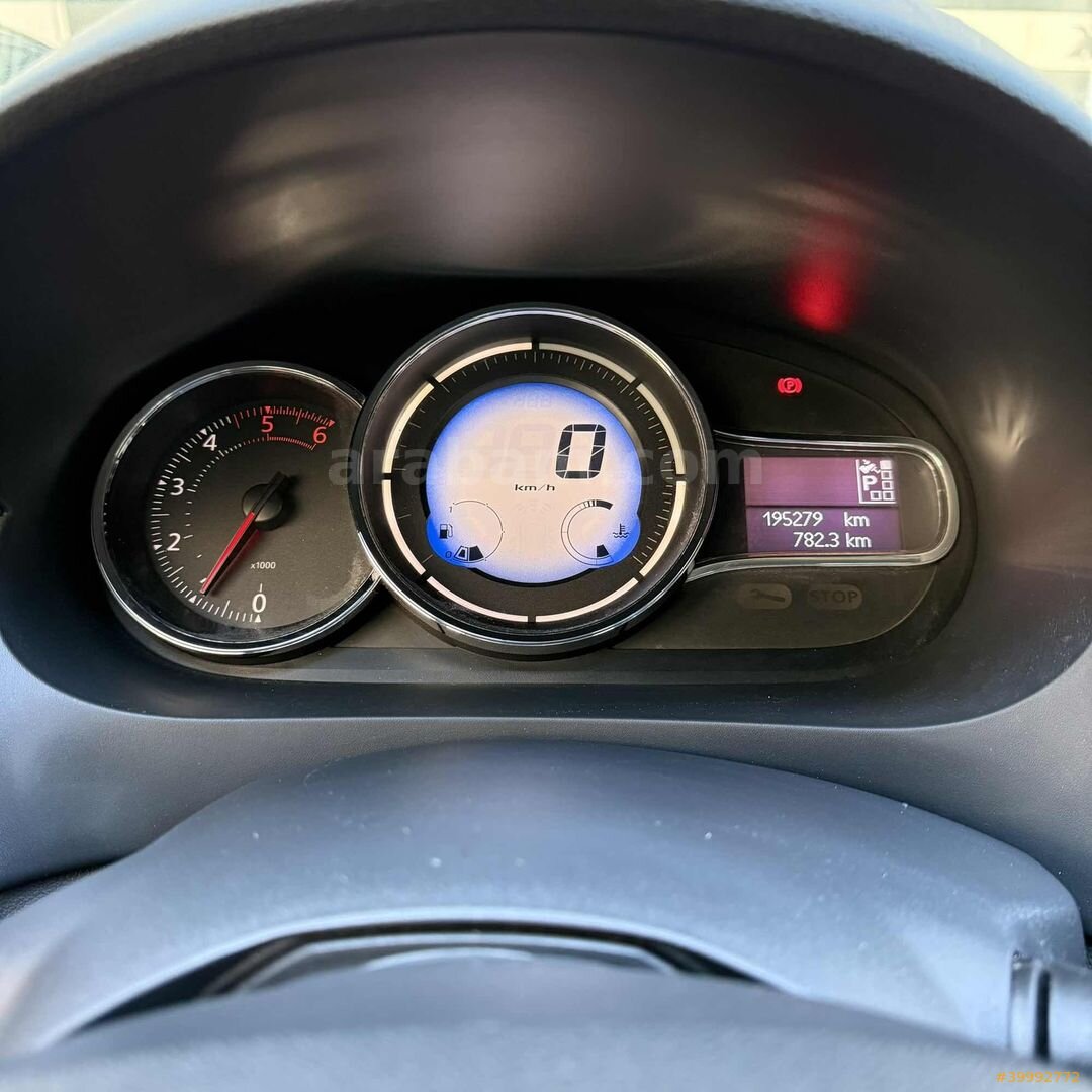 Galeriden Renault Fluence 1.5 dCi Touch 2015 Model İstanbul 203.000 km Beyaz 4