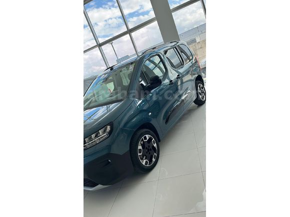 Sahibinden Otomatik Fiat Doblo Combi 1.5 BlueHDi Premio Plus 2025 Model  3.900 km Mavi (metalik)