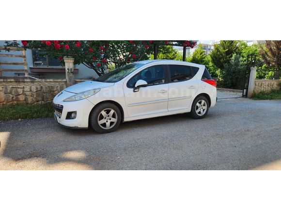Sahibinden Peugeot 207 1.6 HDi Active 2011 Model  182.000 km Beyaz