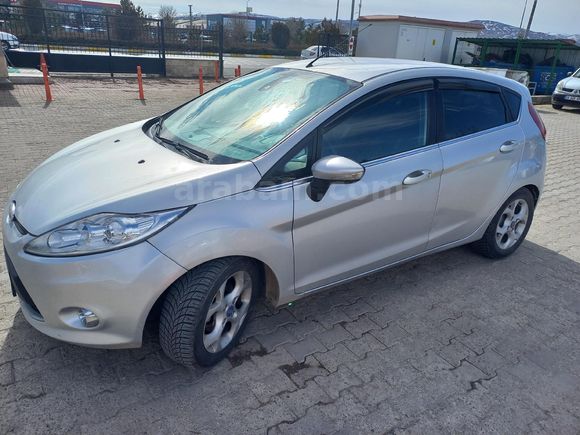 Sahibinden Ford Fiesta 1.4 TDCi Titanium 2010 Model Sivas 204.000 km Gri
