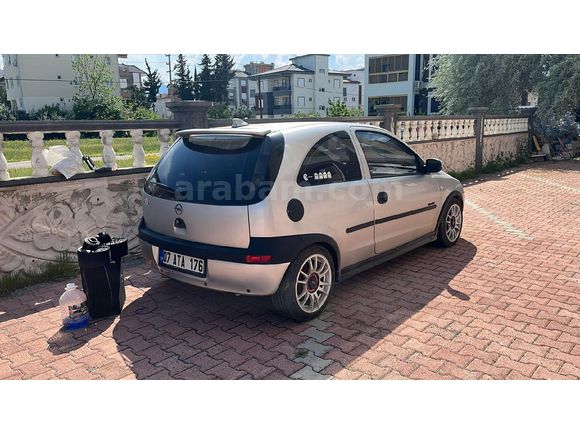 Sahibinden otomobil ruhsatlı Opel Corsa 1.4 Comfort 2001 Model  250.000 km Gri (Gümüş)