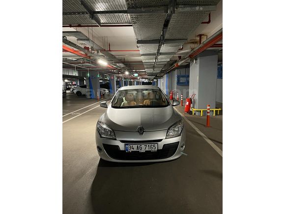 SAHİBİNDEN AİLE ARACI MEGANE III PRIVELEGE PAKET - EDC 110 HP MOTOR YAKIT CİMRİSİ