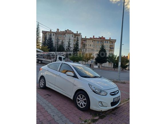 Sahibinden Hyundai Accent Blue 1.6 CRDI Biz 2013 Model  295.000 km Beyaz