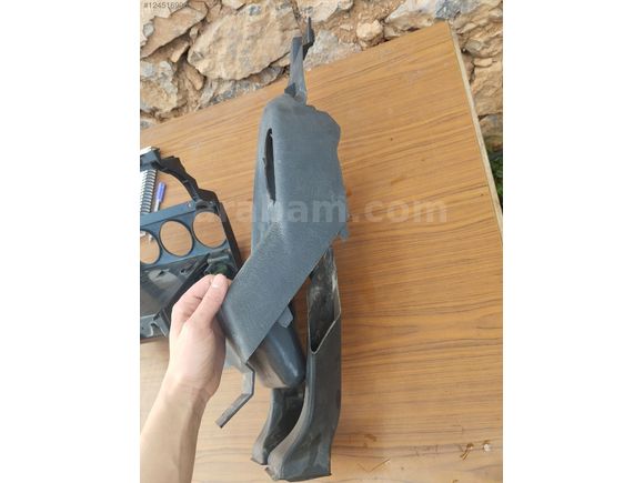 PEUGEOT PARTNER ORTA VİTES KONSOLU
