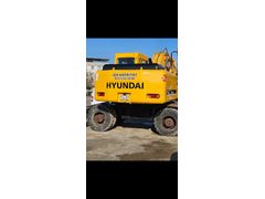 Sahibinden Hyundai lastikli ekavatör 12200 saat kendi kullandigimiz makinadır  kırıcı ve kanal kovası fiyata dahildir
