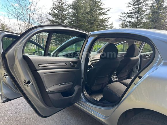 Sahibinden Renault Megane 1.3 TCe Touch 2023 Model