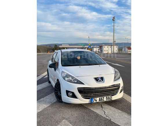 Sahibinden Peugeot 207 1.4 HDi Envy 2011 Model  225.000 km Beyaz