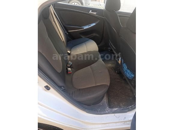 Sahibinden Hyundai Accent Blue 1.6 CRDI Mode Plus 2013 Model
