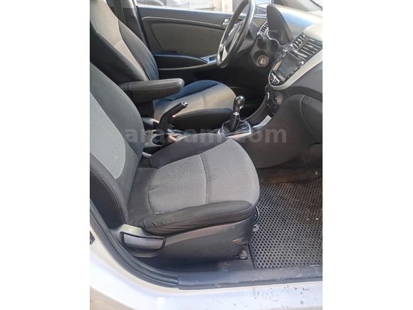 Sahibinden Hyundai Accent Blue 1.6 CRDI Mode Plus 2013 Model