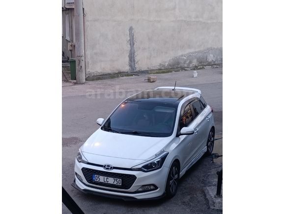İlk Sahibinden alinma ilk plakası bakımları yeni Hyundai i20 1.2 MPI Style  2017 Model  94 binde benzin LPG Menuel bakımları Yeni  takasa  açıktır