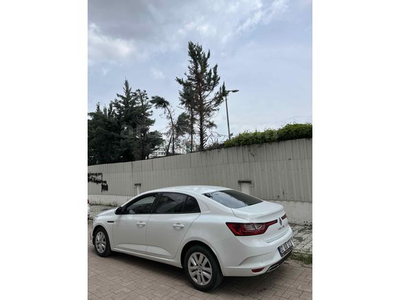 Sahibinden servis bakımlı Renault Megane 1.3 TCe Joy 2022 Model 