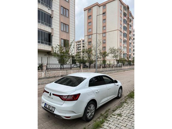 Sahibinden servis bakımlı Renault Megane 1.3 TCe Joy 2022 Model 