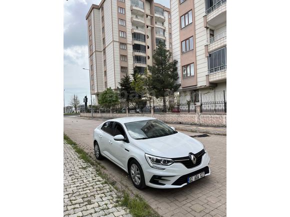 Sahibinden servis bakımlı Renault Megane 1.3 TCe Joy 2022 Model 