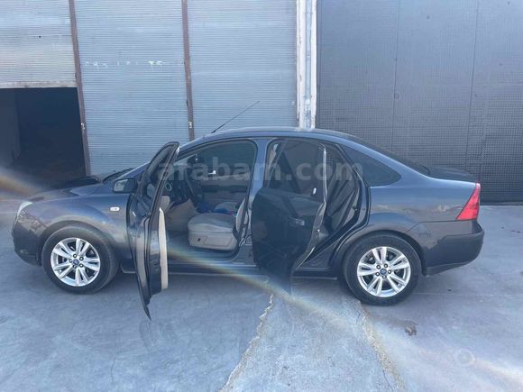 Sahibinden Ford Focus 1.6 Ghia 2006 Model 