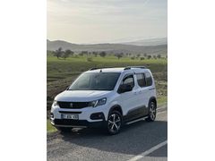 Sahibinden Garantisi 2028’e kadar devam etmekte Peugeot Rifter 1.5 BlueHDI GT 2023 Model 