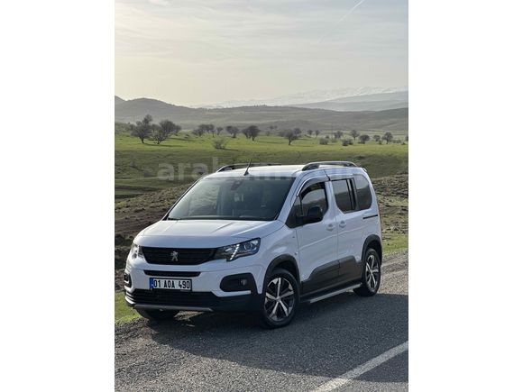 Sahibinden Garantisi 2028’e kadar devam etmekte Peugeot Rifter 1.5 BlueHDI GT 2023 Model 