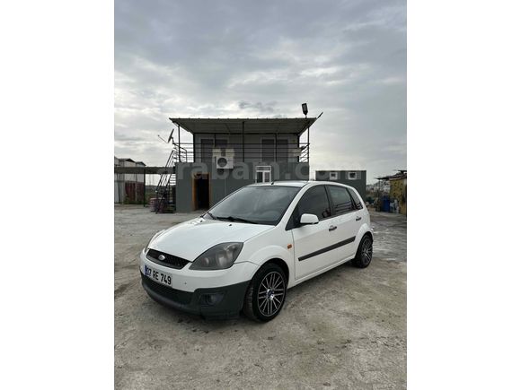 Sahibinden Ford Fiesta 1.4 TDCi Comfort 2006 Model  320.000 km Beyaz