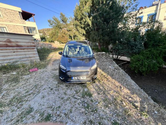 Sahibinden Ford Tourneo Courier 1.5 TDCi Black Line 2021 Model  102.300 km Gri