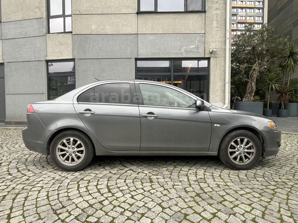 DÜŞÜK KM 2013 1.6 OTOMATİK MİTSUBİSHİ LANCER