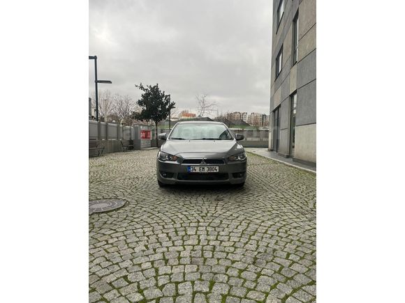 DÜŞÜK KM 2013 1.6 OTOMATİK MİTSUBİSHİ LANCER