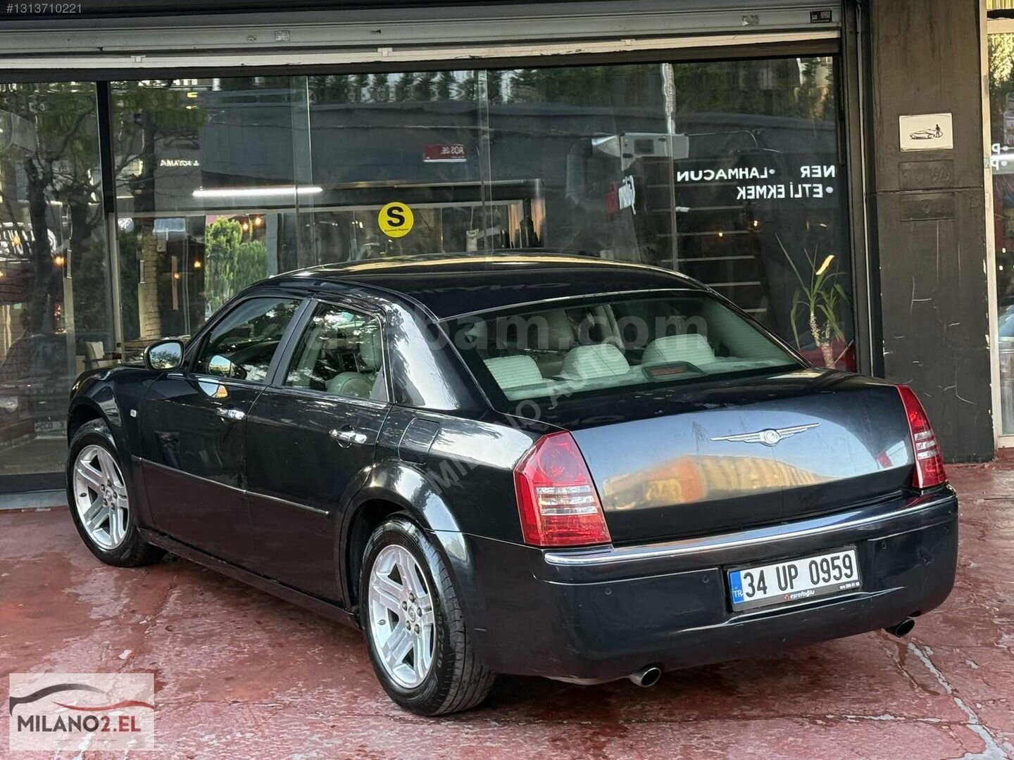 Galeriden Chrysler 300 C 3.0 CRD 2007 Model İstanbul 370.000 km Siyah 3