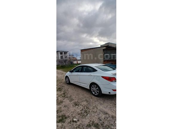 Sahibinden Hyundai Accent Blue 1.4 CVVT Mode Plus 2012 Model