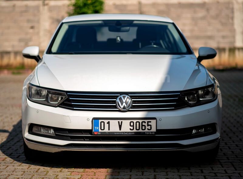 Galeriden Volkswagen Passat 1.6 TDi BlueMotion Comfortline 2015 Model Adana 300.000 km Beyaz