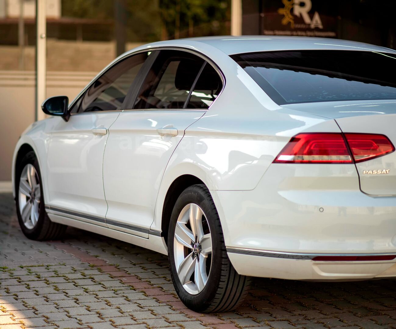 Galeriden Volkswagen Passat 1.6 TDi BlueMotion Comfortline 2015 Model Adana 300.000 km Beyaz 7