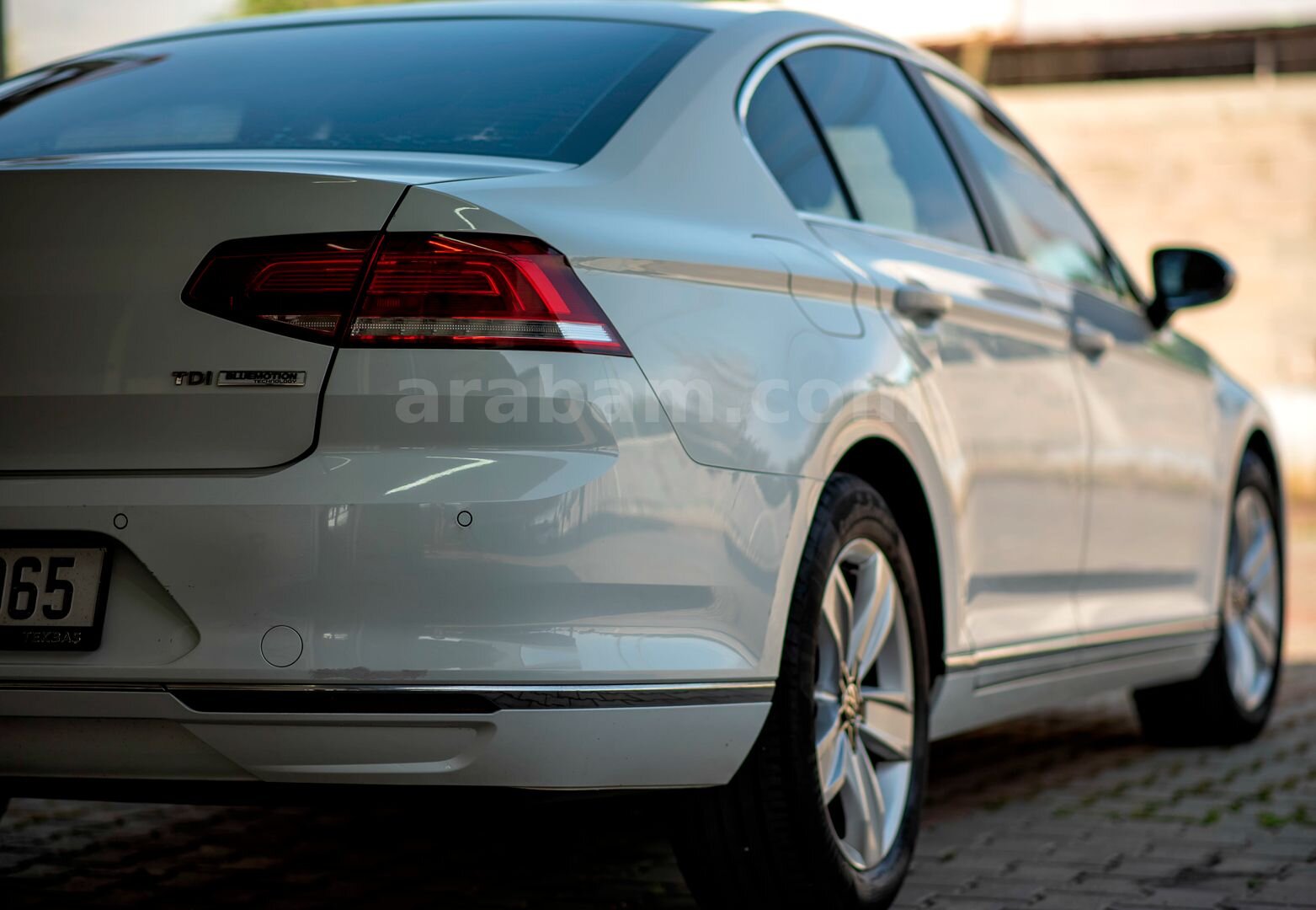 Galeriden Volkswagen Passat 1.6 TDi BlueMotion Comfortline 2015 Model Adana 300.000 km Beyaz 6
