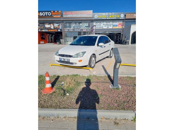 Sahibinden Ford Focus 1.6 Ghia 2001 Model