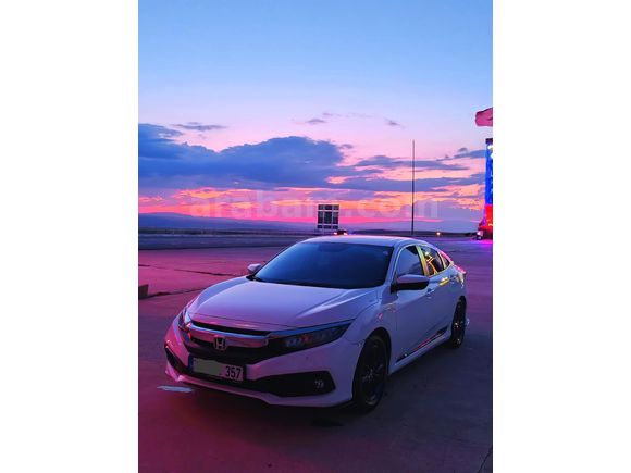 Sahibinden Honda Civic 1.6i VTEC Eco Elegance 2021 Model Kırıkkale 16.500 km Beyaz