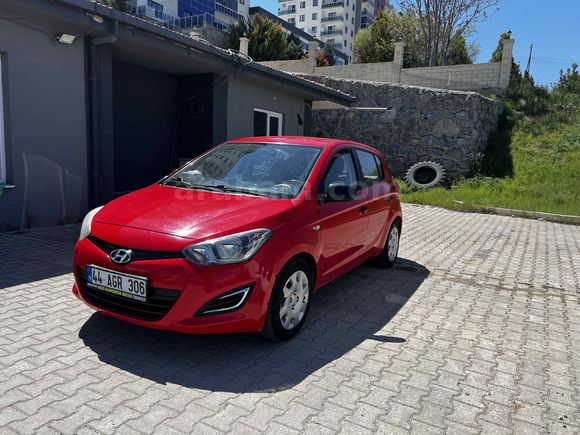Sahibinden Hyundai i20 1.2 D-CVVT Jump 2012 Model  202.000 km Kırmızı