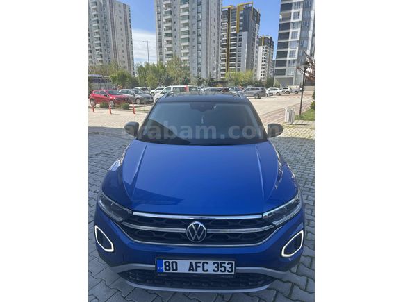 Sahibinden Volkswagen T-Roc 1.5 TSI Style 2023 Model  7.680 km Mavi