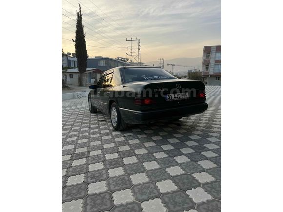 TÜM YILDIZLARI ÜSTÜNDE 200 D 1985 