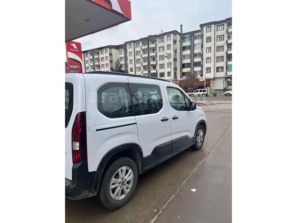 Sahibinden Peugeot Rifter 1.5 BlueHDI Allure 2025 Model 