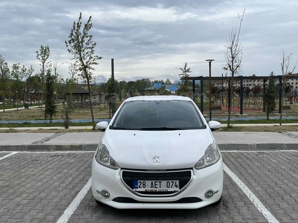 Sahibinden Peugeot 208 1.4 HDi Access 2015 Model  225.000 km Beyaz