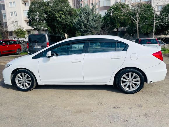 Sahibinden Honda Civic 1.6i VTEC Dream 2012 Model