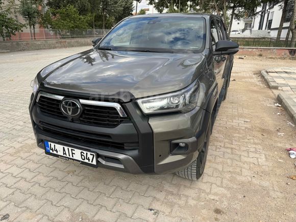 Toyota Hilux 2.4 D-4D 4x4 Invincible 2023 
