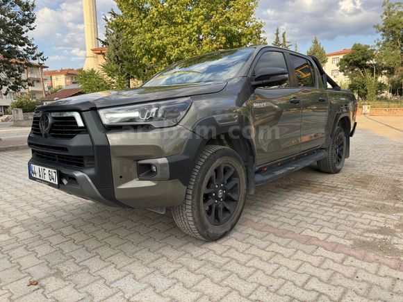 Toyota Hilux 2.4 D-4D 4x4 Invincible 2023 