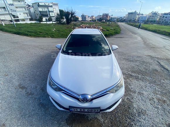 Sahibinden Toyota Auris 1.33 Life 2015 Model 