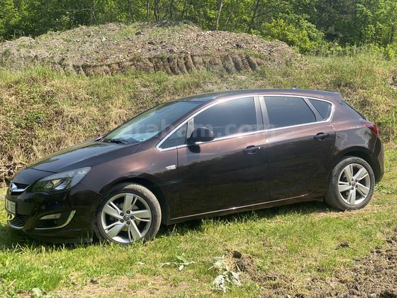 EMEKLİ MEMURDAN DÜŞÜK KM AİLE ARACI