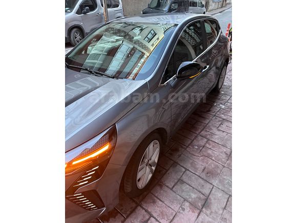 ŞUBAT 2026 ÇIKIŞLI SIFIR AYARINDA DOLU DONANIMLI RENAULT CLIO