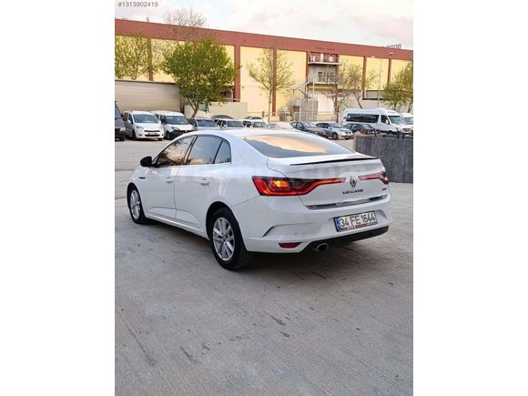 SADECE BİR DEĞİŞENLİ MEGANE 4