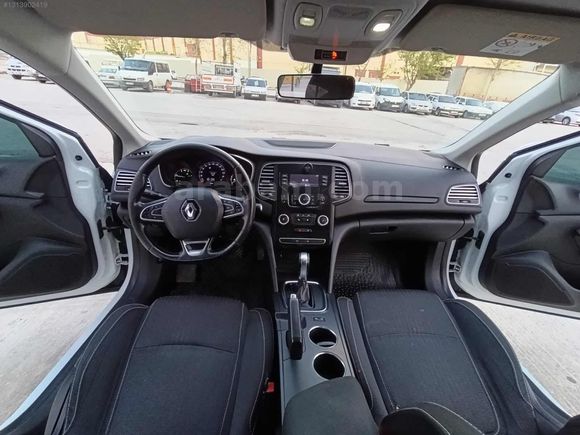 SADECE BİR DEĞİŞENLİ MEGANE 4