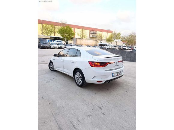 SADECE BİR DEĞİŞENLİ MEGANE 4