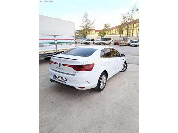 SADECE BİR DEĞİŞENLİ MEGANE 4